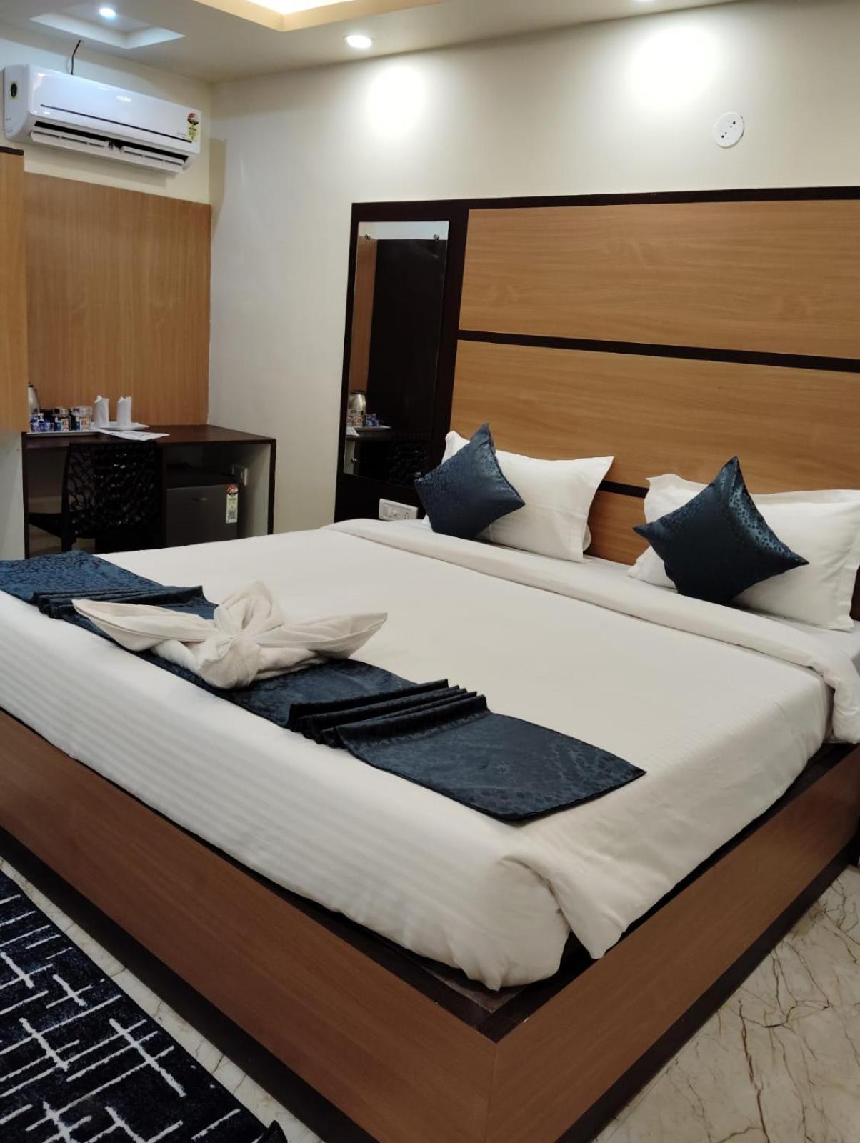 Mom Hotel - Unit Of Mom Hotel 普里 外观 照片