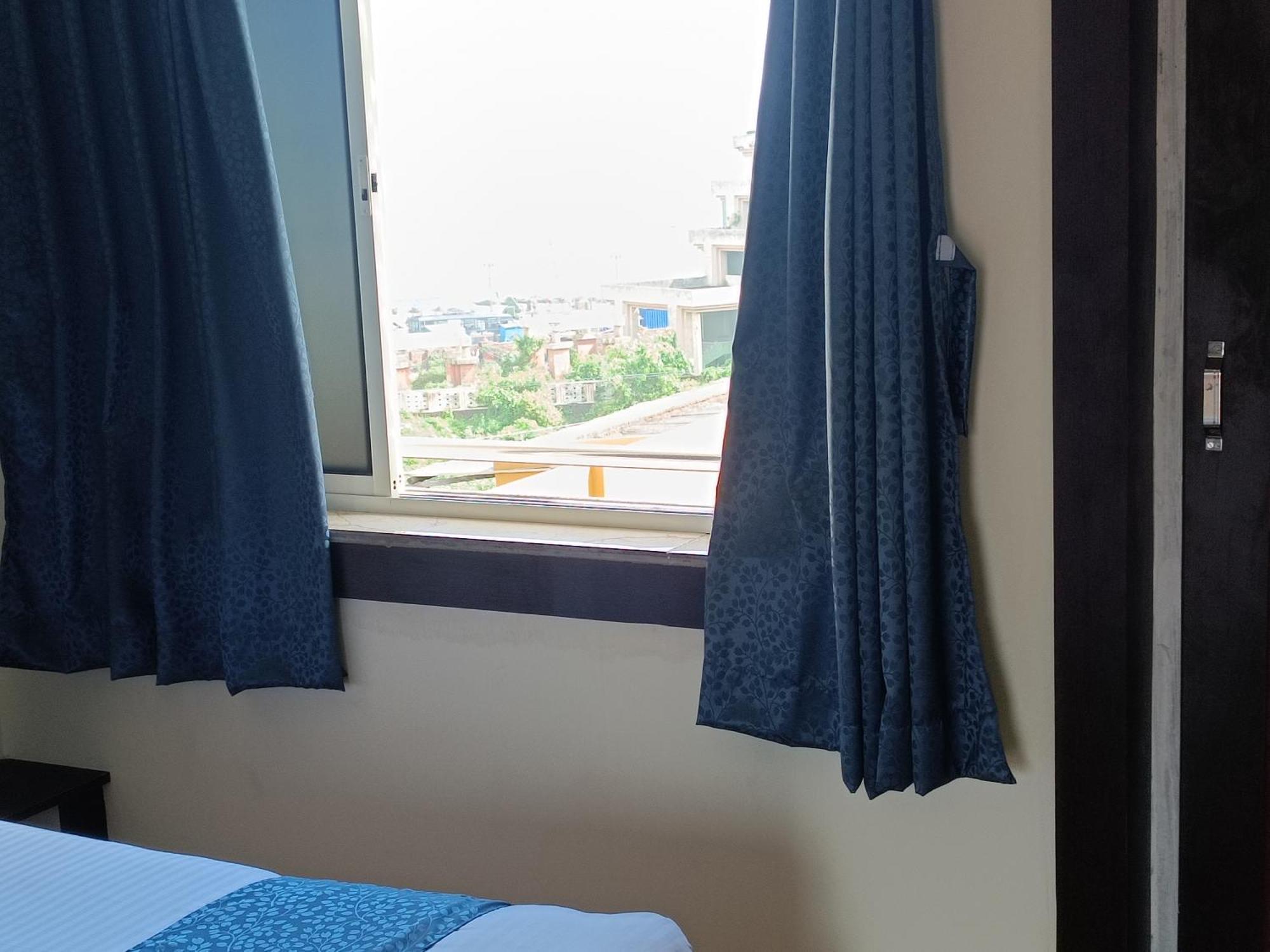 Mom Hotel - Unit Of Mom Hotel 普里 外观 照片