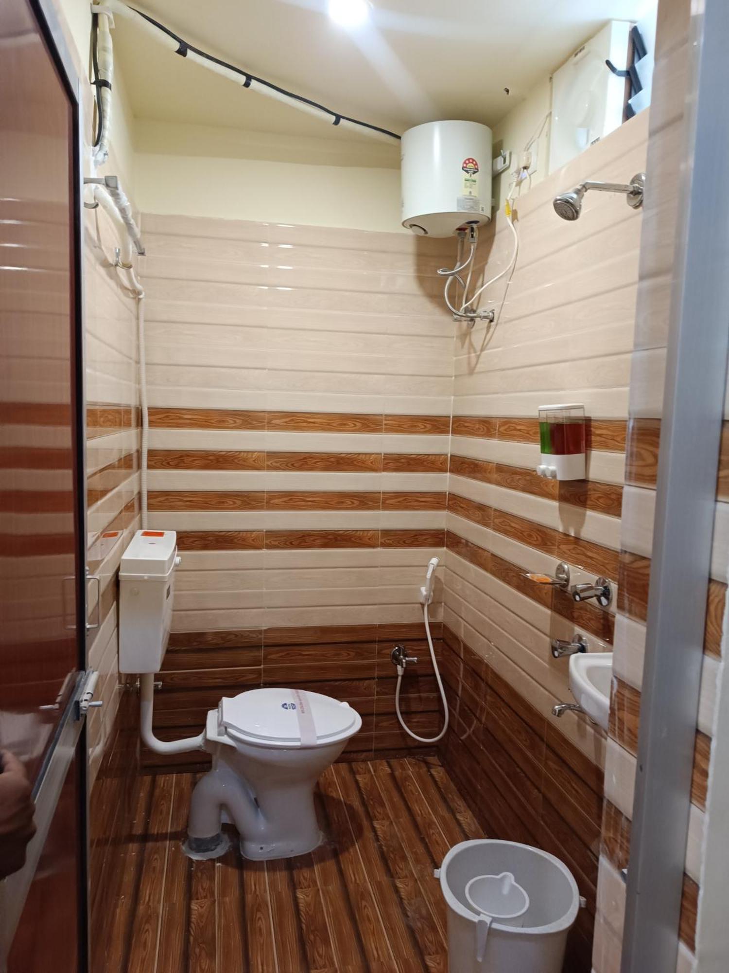 Mom Hotel - Unit Of Mom Hotel 普里 外观 照片