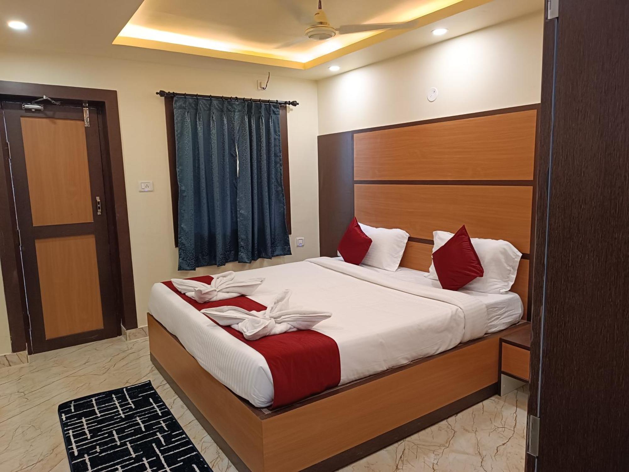 Mom Hotel - Unit Of Mom Hotel 普里 外观 照片