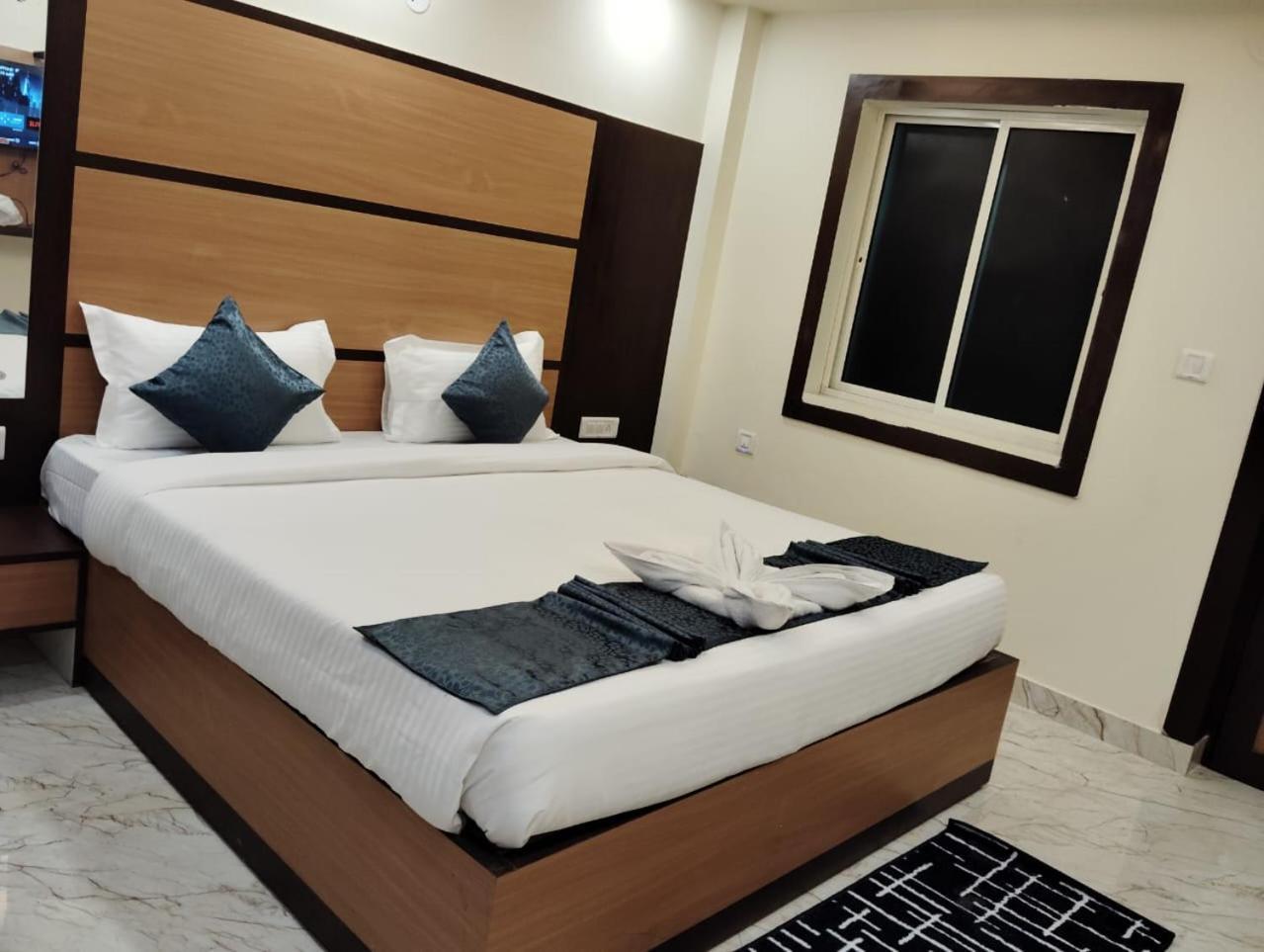 Mom Hotel - Unit Of Mom Hotel 普里 外观 照片