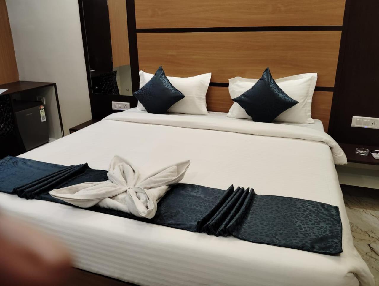 Mom Hotel - Unit Of Mom Hotel 普里 外观 照片
